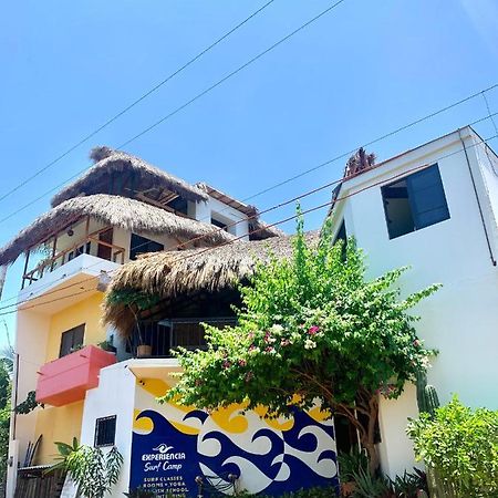 Experiencia Surf Camp Hostel Brisas de Zicatela Exterior photo