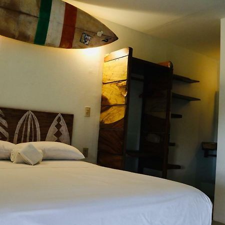 Experiencia Surf Camp Hostel Brisas de Zicatela Exterior photo