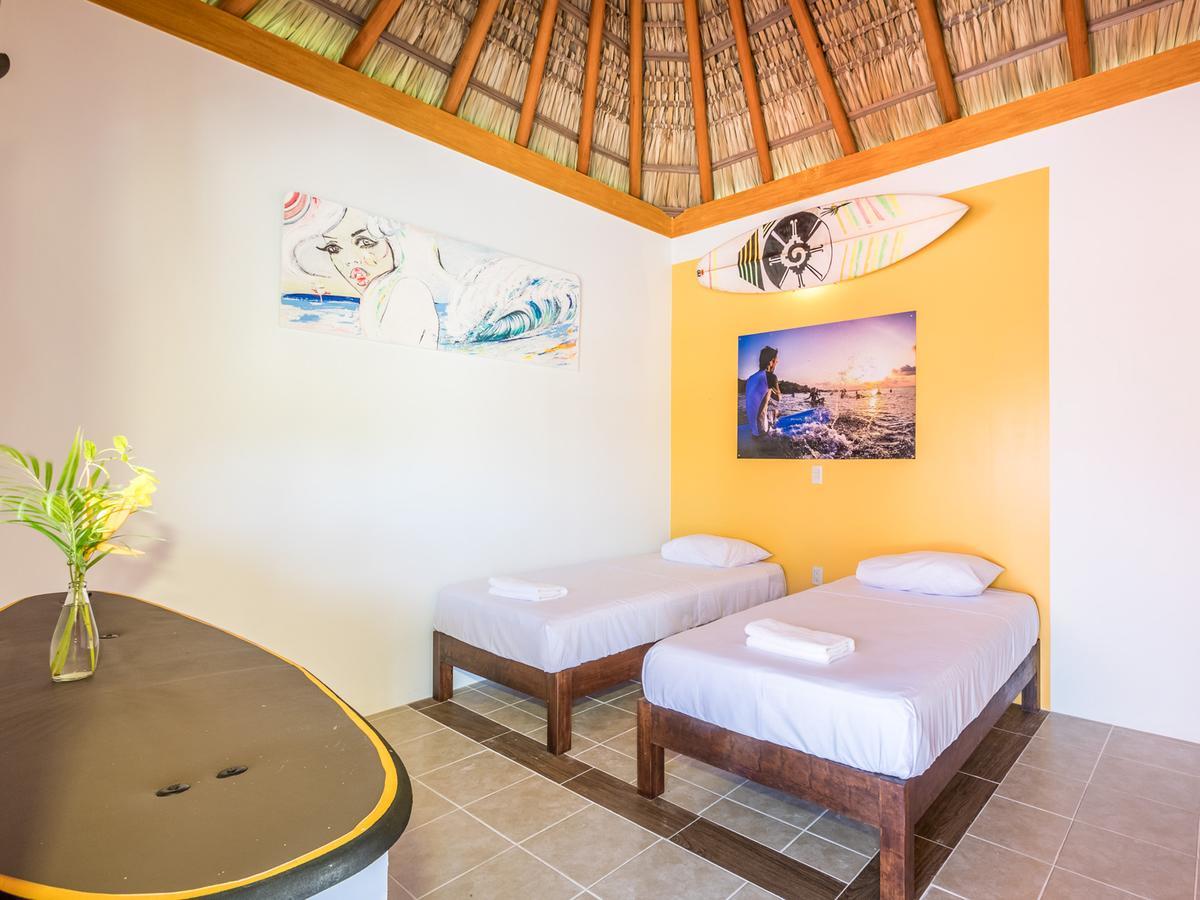 Experiencia Surf Camp Hostel Brisas de Zicatela Exterior photo