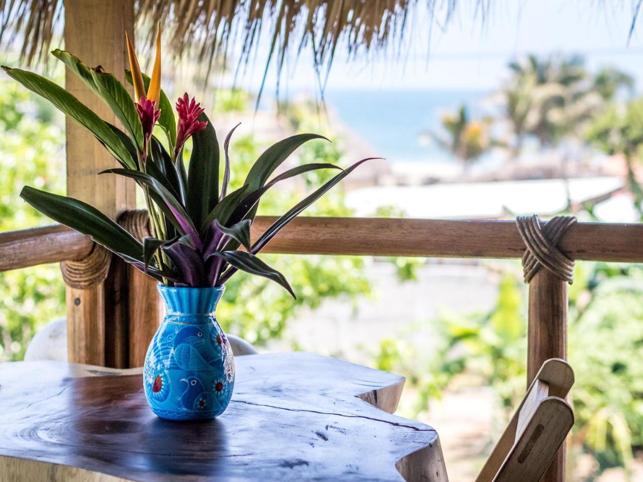 Experiencia Surf Camp Hostel Brisas de Zicatela Exterior photo