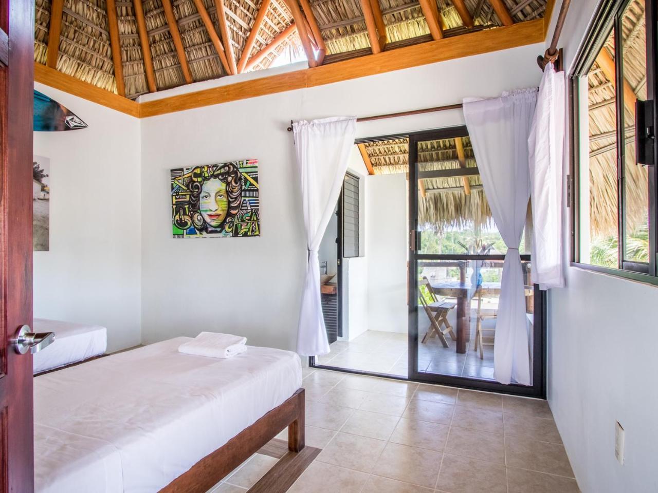 Experiencia Surf Camp Hostel Brisas de Zicatela Exterior photo