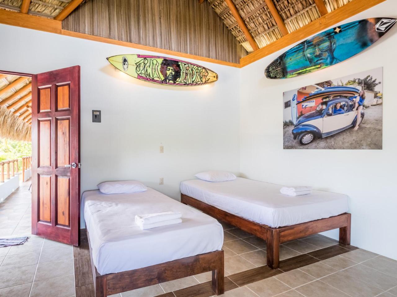 Experiencia Surf Camp Hostel Brisas de Zicatela Exterior photo