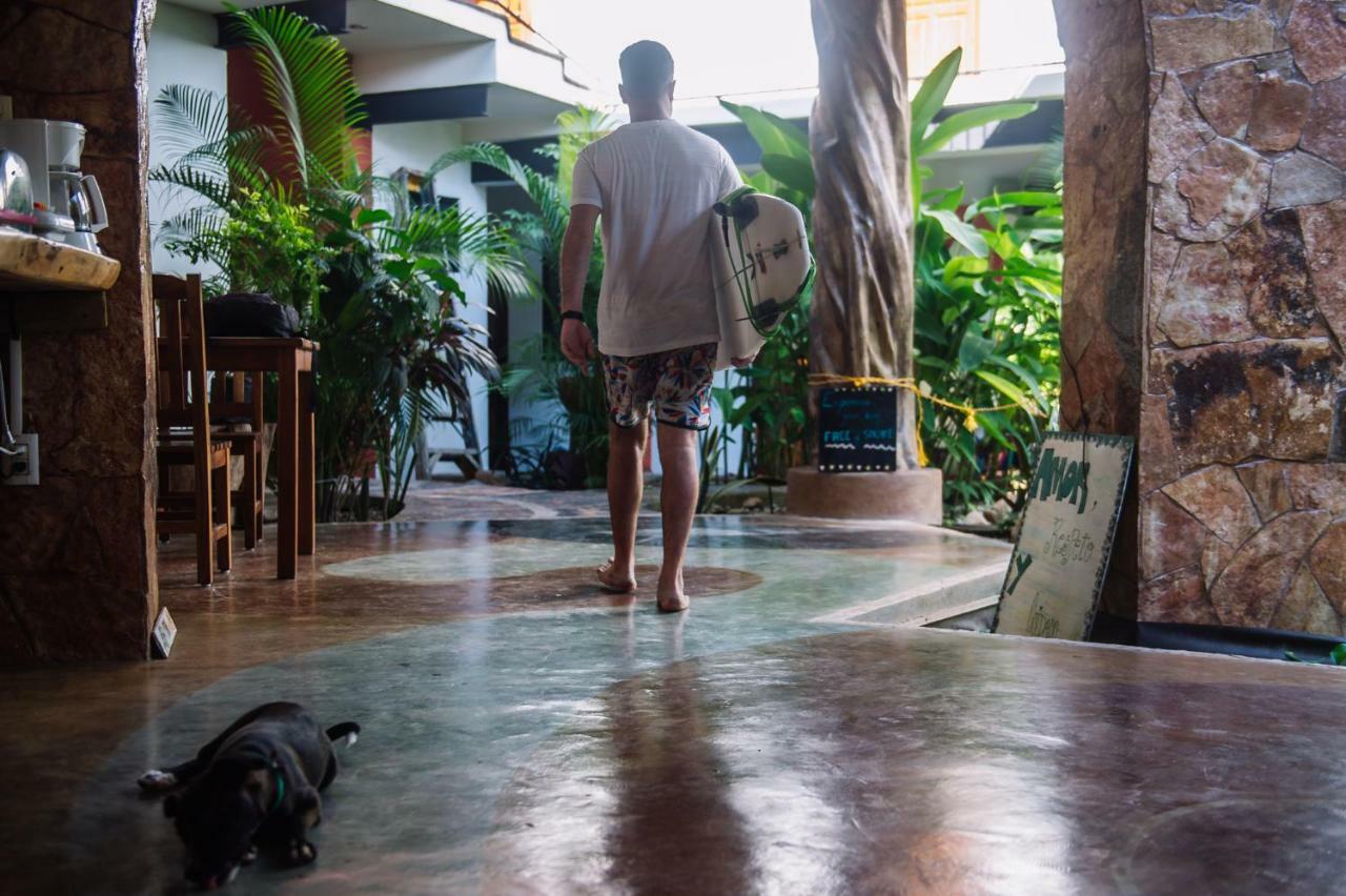 Experiencia Surf Camp Hostel Brisas de Zicatela Exterior photo