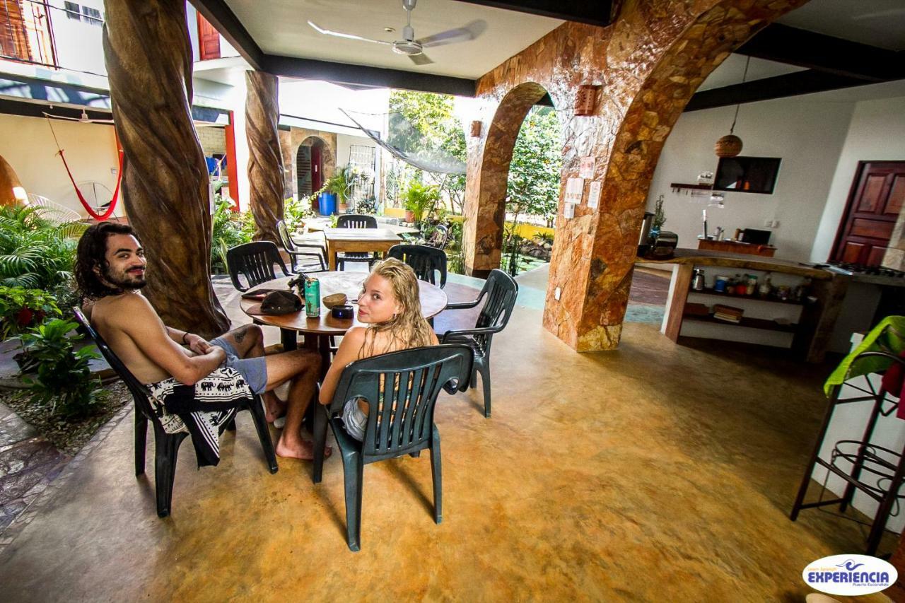 Experiencia Surf Camp Hostel Brisas de Zicatela Exterior photo