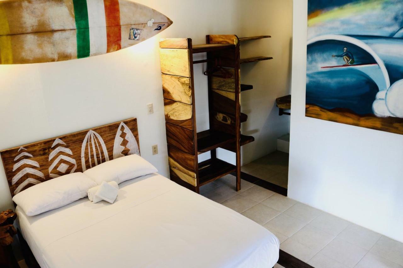 Experiencia Surf Camp Hostel Brisas de Zicatela Exterior photo