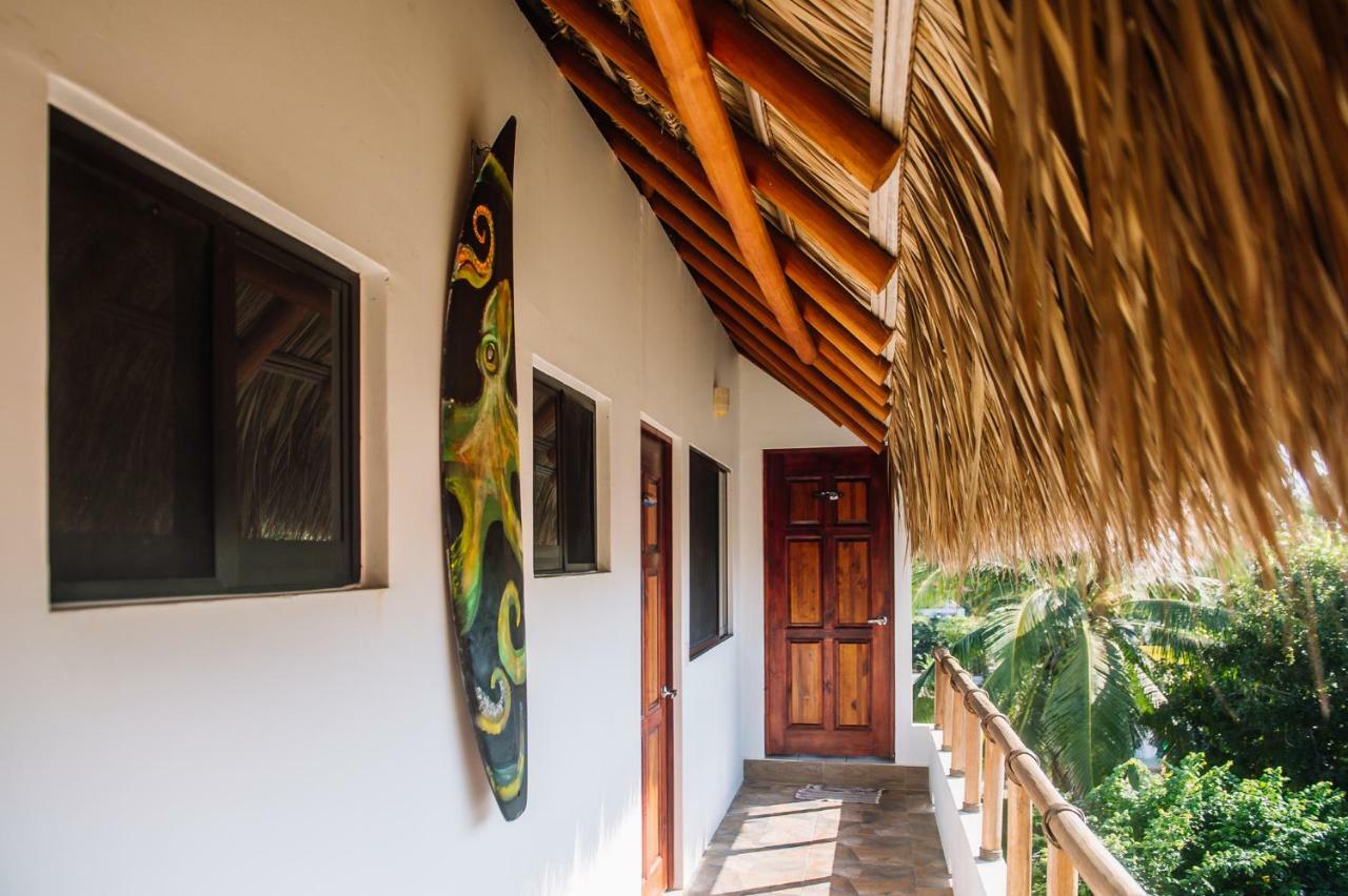 Experiencia Surf Camp Hostel Brisas de Zicatela Exterior photo