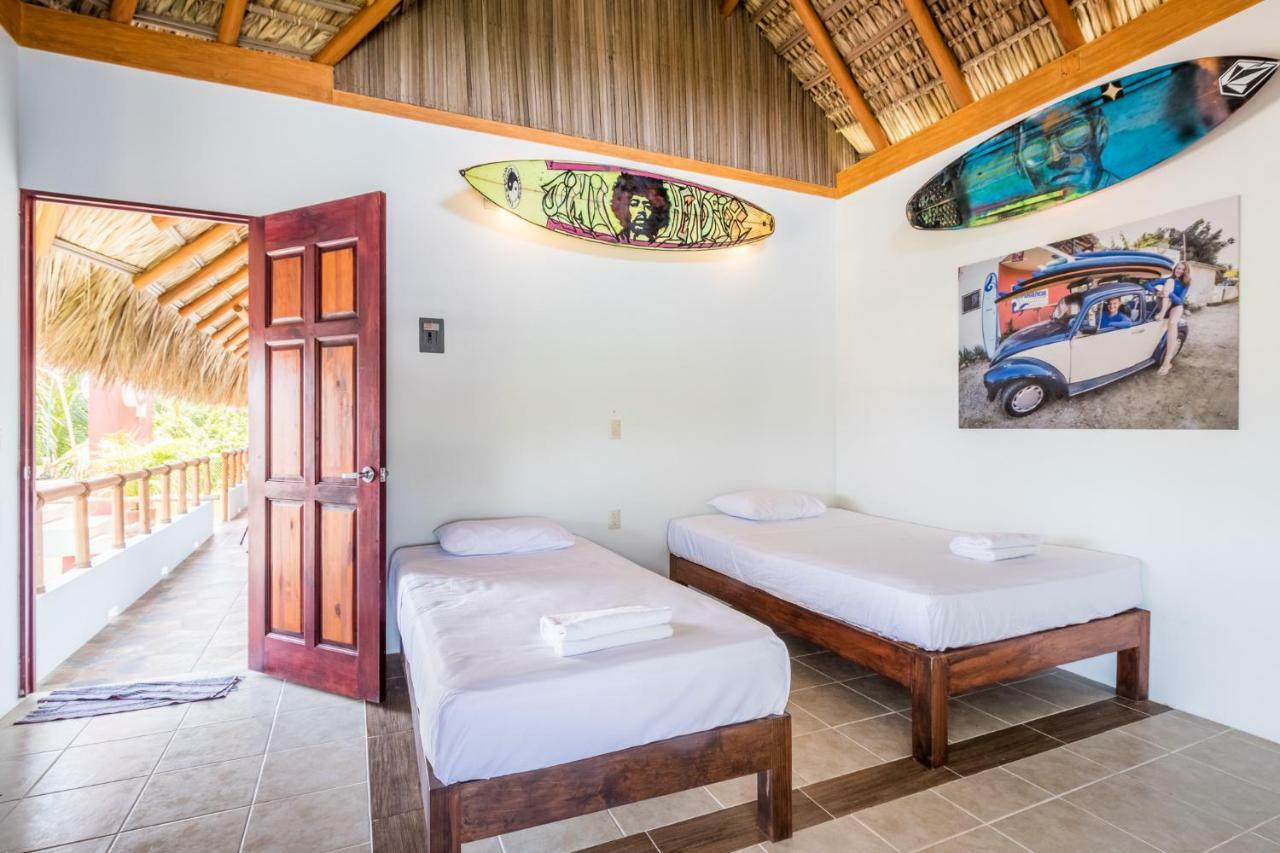 Experiencia Surf Camp Hostel Brisas de Zicatela Exterior photo